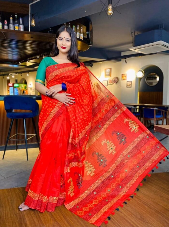 Royal Bloom – হ্যান্ড এমব্রয়ডারির এক্সক্লুসিভ হাফ সিল্ক শাড়ি | ১৩ হাত | ব্লক প্রিন্ট + ডলার ডিজাইন + ব্লাউজ পিস - Image 1