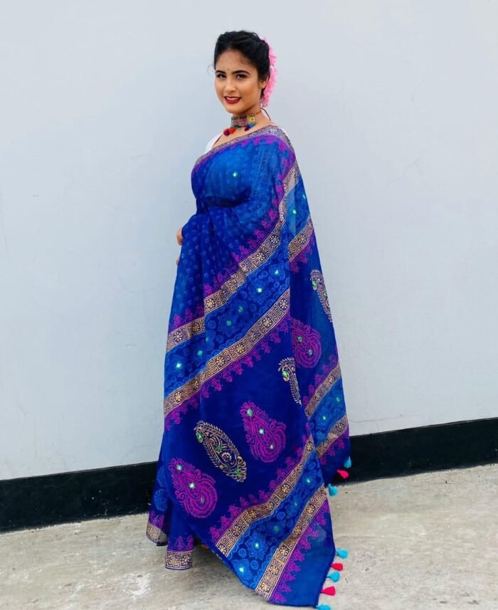 Royal Bloom – হ্যান্ড এমব্রয়ডারির এক্সক্লুসিভ হাফ সিল্ক শাড়ি | ১৩ হাত | ব্লক প্রিন্ট + ডলার ডিজাইন + ব্লাউজ পিস - Image 1