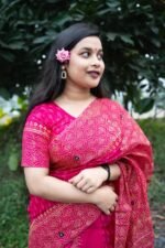 প্রিমিয়াম সেমি মসলিন শাড়ি + ম্যাচিং ব্লাউজ | আকর্ষণীয় ডিজাইন ও কোয়ালিটি - Image 2